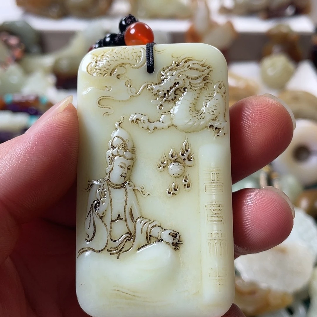 德***@和田玉未镶嵌颈饰