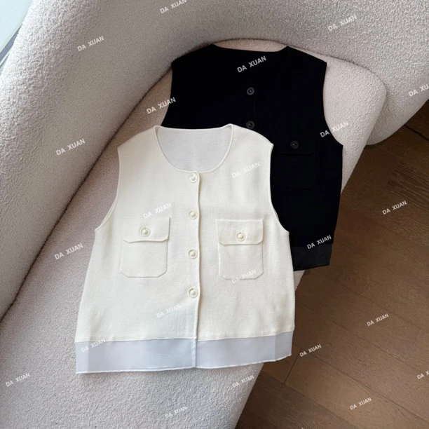 /D.X/2025春款『法式马甲』设计感拼接单排扣圆领两口袋背心/DY3218