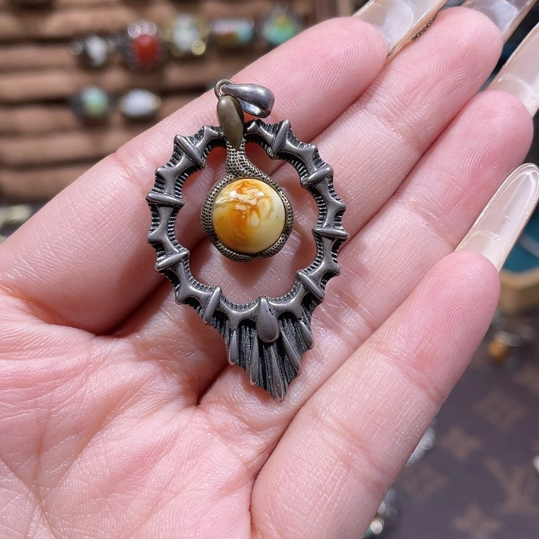 川***川琥珀银S925镶嵌颈饰吊坠