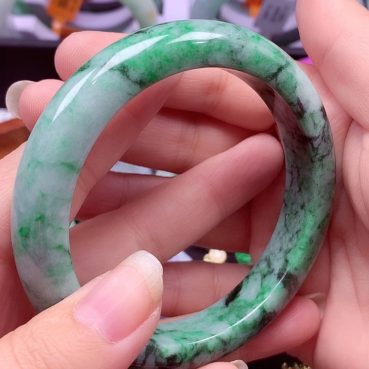 翡翠未镶嵌颈饰翡翠手镯