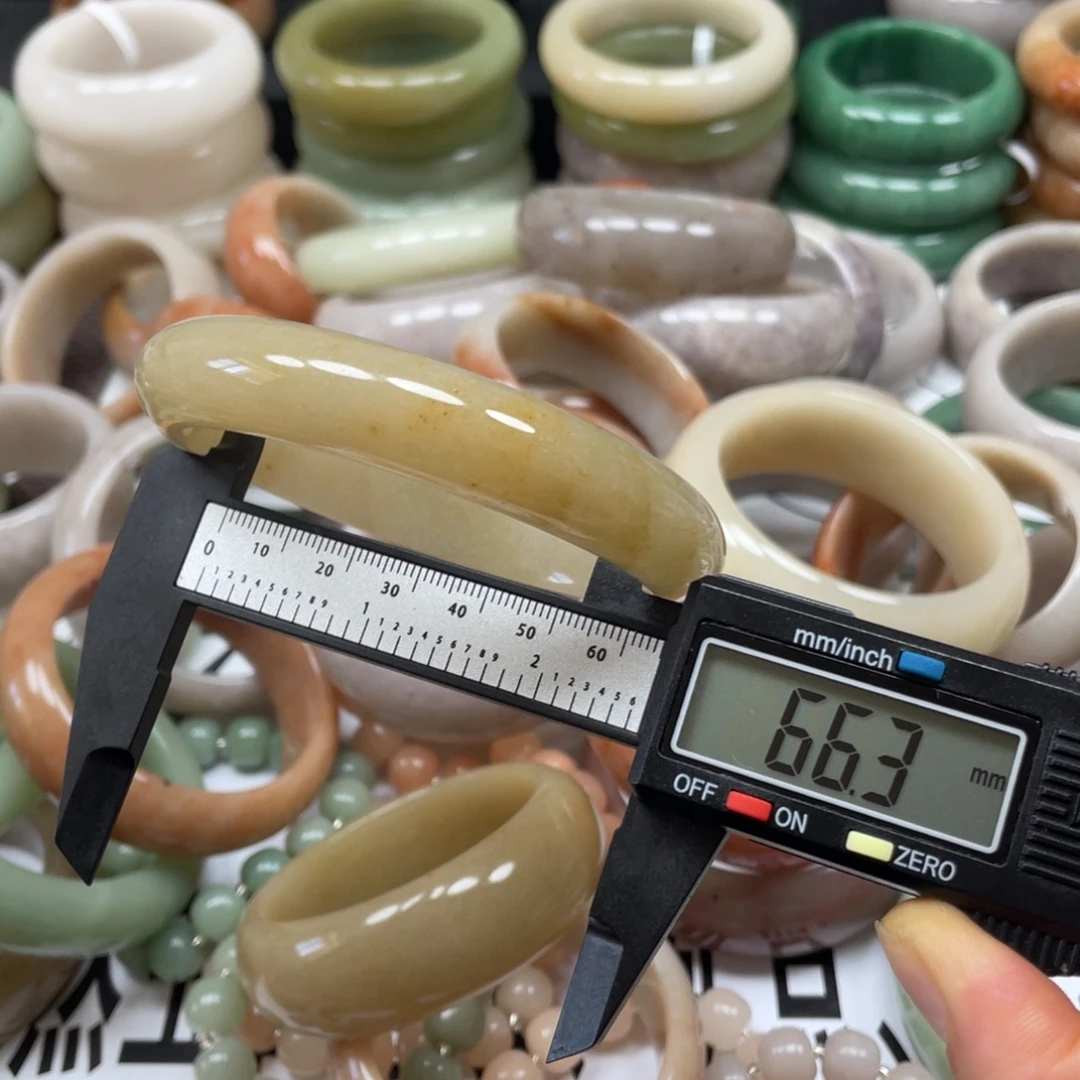 未镶嵌手镯石英质玉
