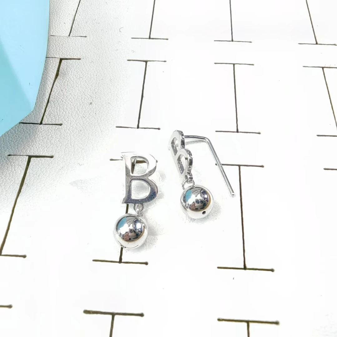 PT950铂金耳饰 七字钩 亮面字母B光珠铂金耳钉  约2cm