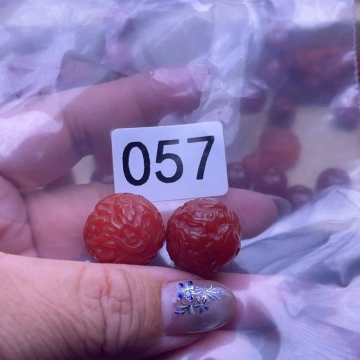 曹***凡颈饰未镶嵌南红玛瑙