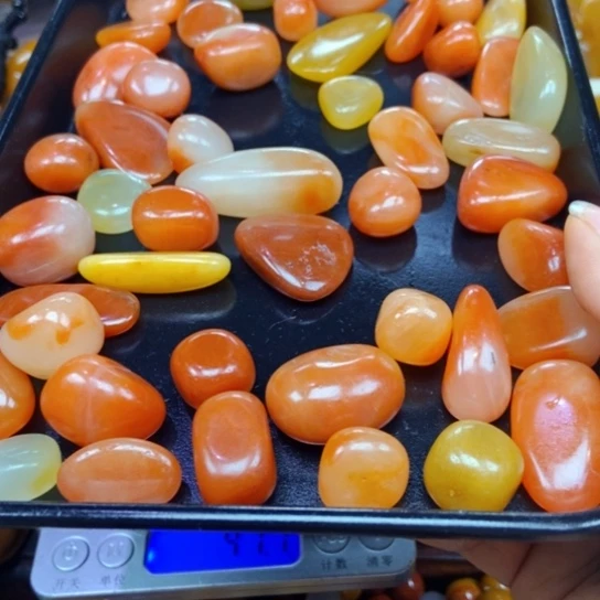石英质玉（黄龙玉）未镶嵌颈饰