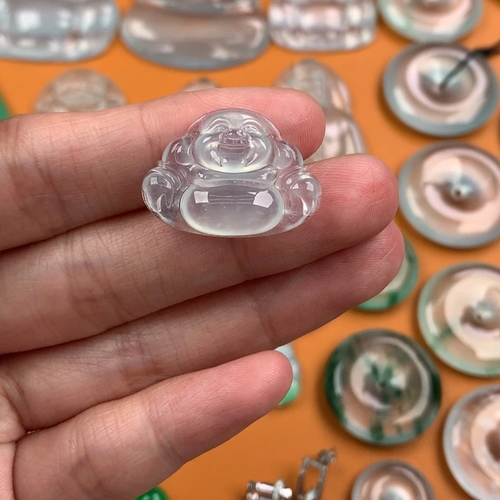 翡翠挂件未镶嵌….