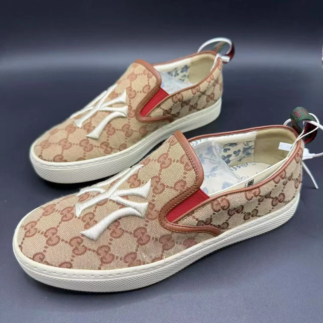 95新 GUCCI/古驰 男士时尚NY字母刺绣棕老花一脚蹬40欧码40los337