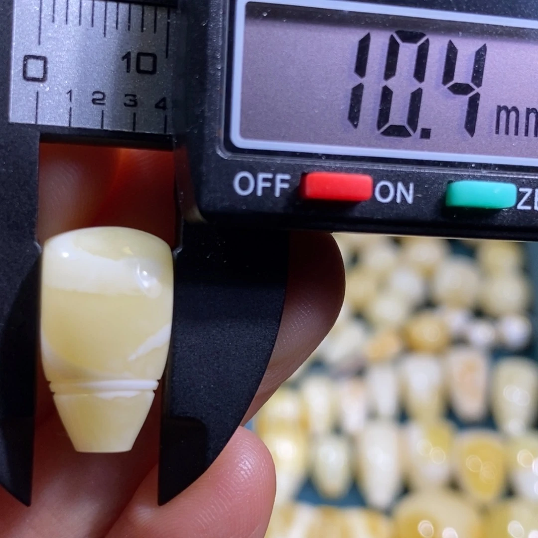 未镶嵌蜜蜡裸石配饰