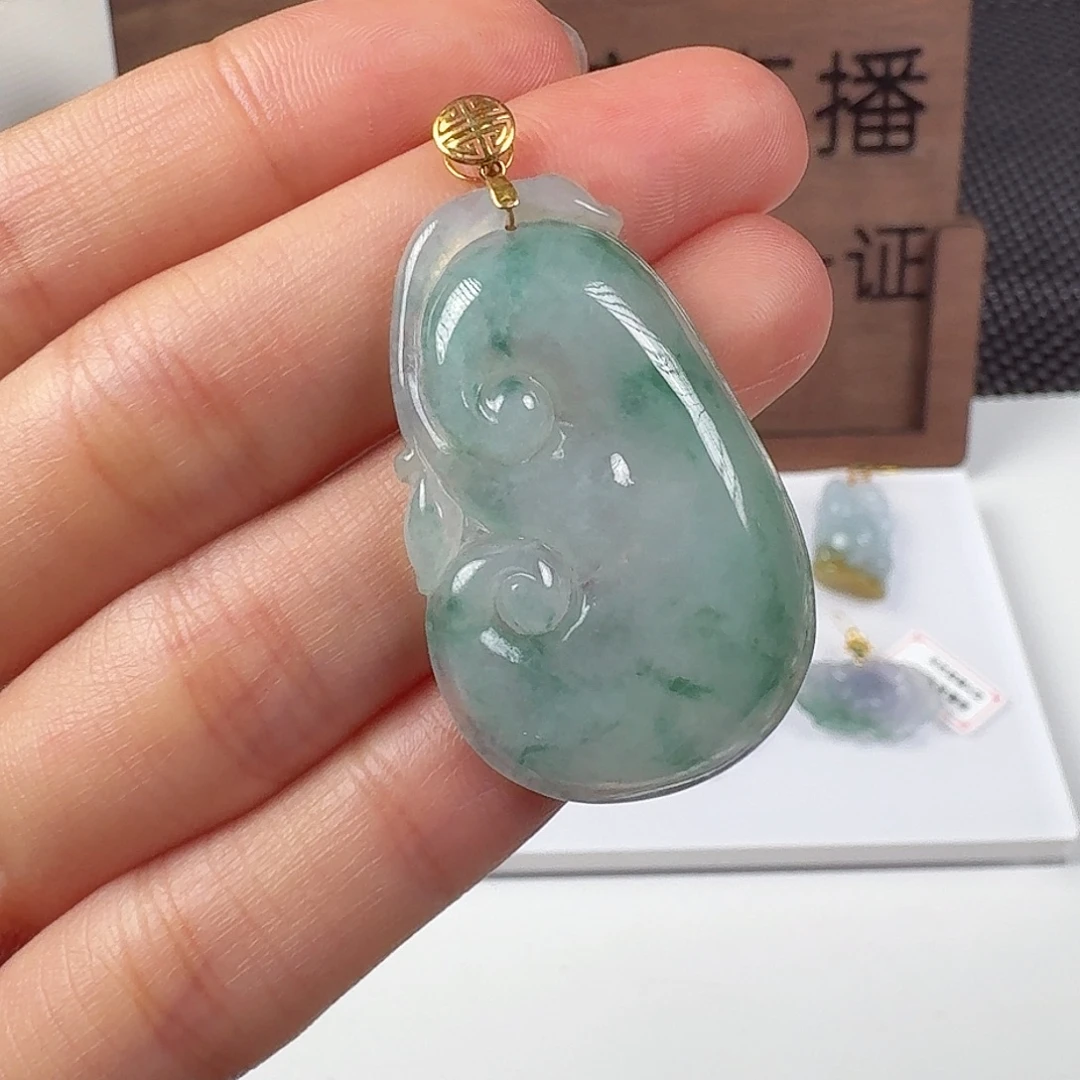 翡翠18K金镶嵌颈饰