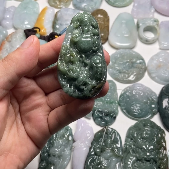 翡翠未镶嵌颈饰财爷65