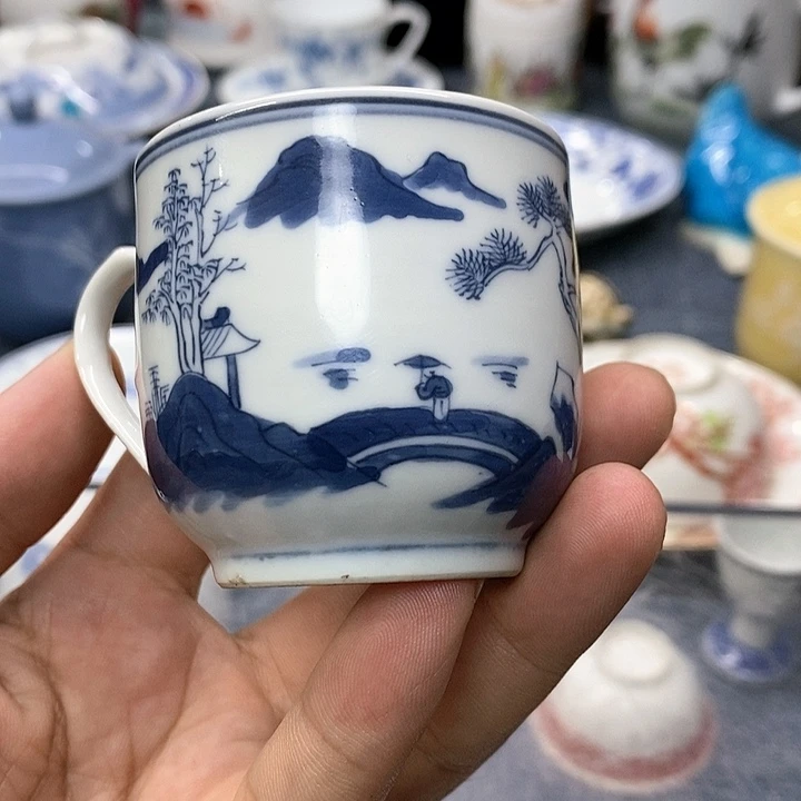 陶瓷青花梧桐耳杯，如图