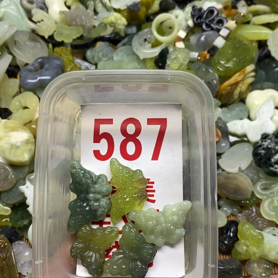 蛇纹石玉挂坠未镶嵌