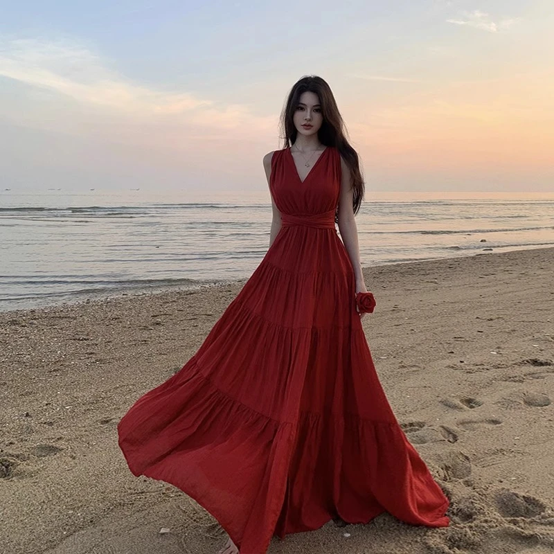 红色露背V领大摆连衣裙新款显瘦泰国三亚海边度假沙滩长裙氛围感