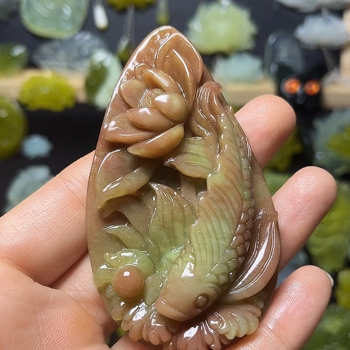 余****蛇纹石玉未镶嵌颈饰