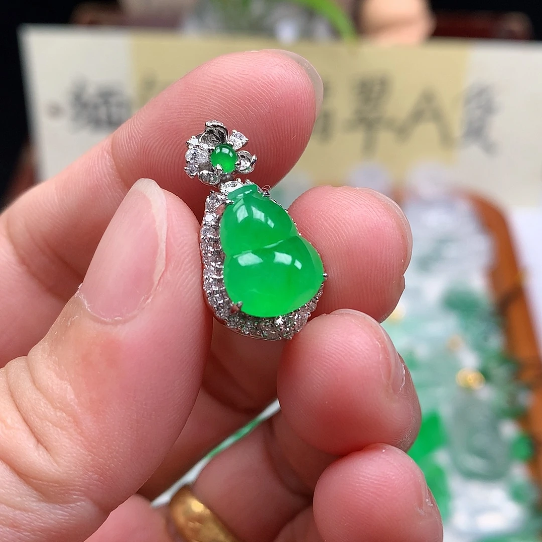 翡翠散珠18K金镶嵌缅甸天然A货翡翠阳绿葫芦