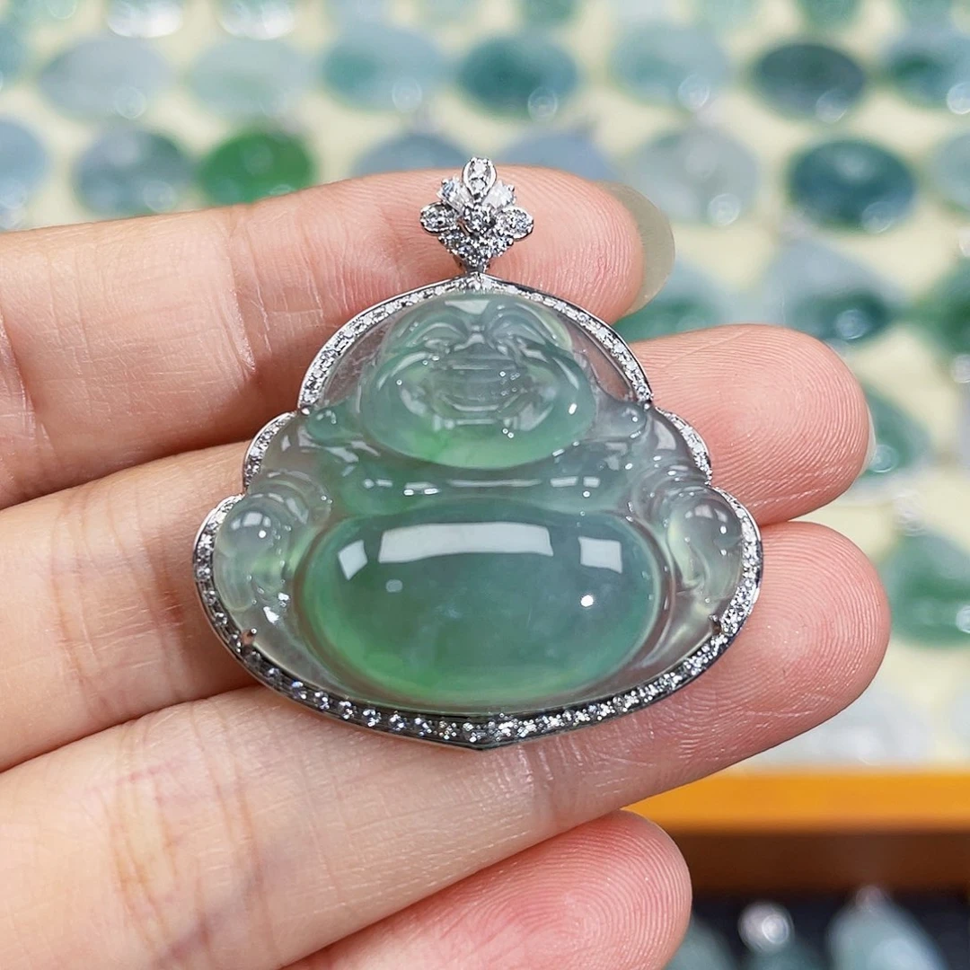 翡翠18K金镶嵌颈饰吊坠