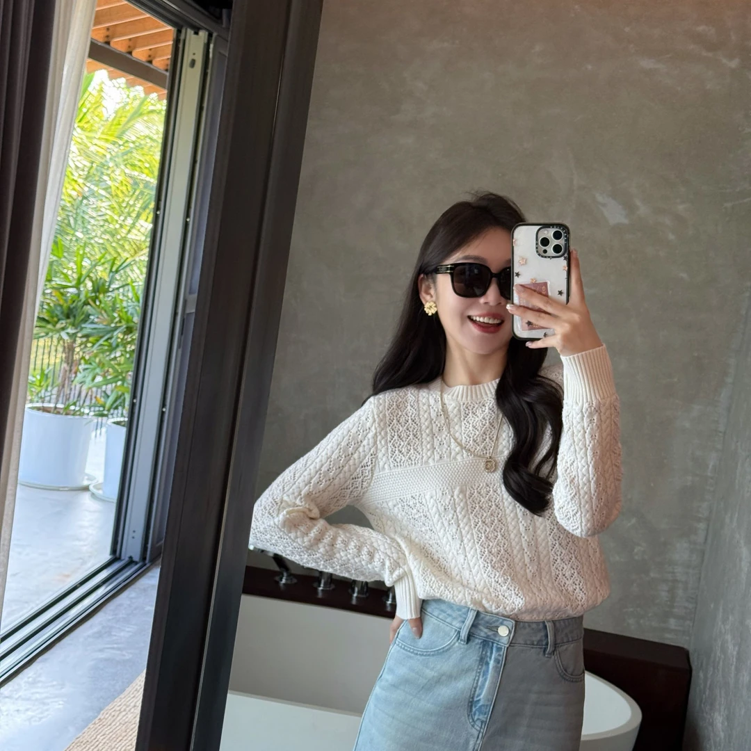 希娜 白栀茉莉气质圆领镂空针织套头上衣