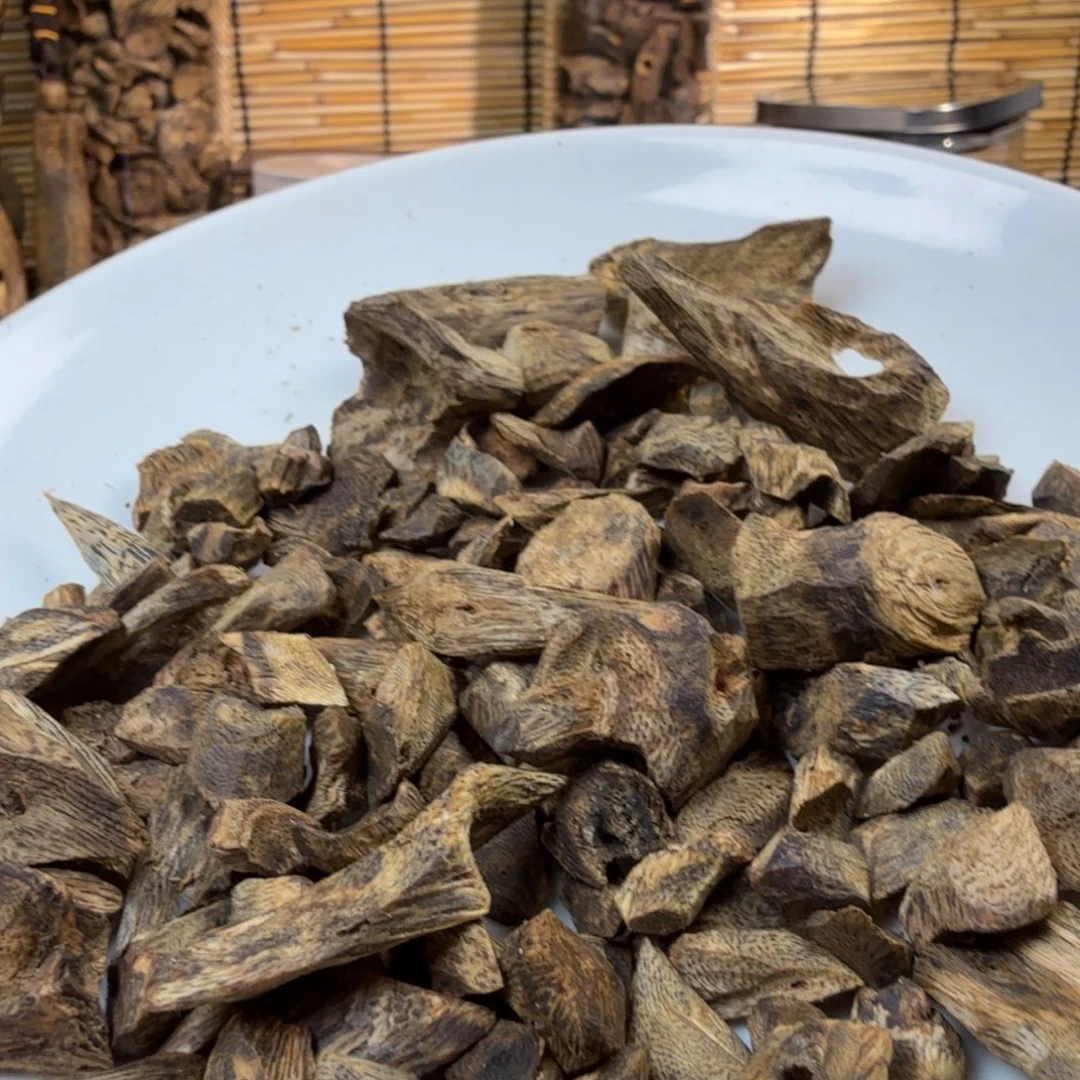 沉香碎屑沉香沉香树钉50g