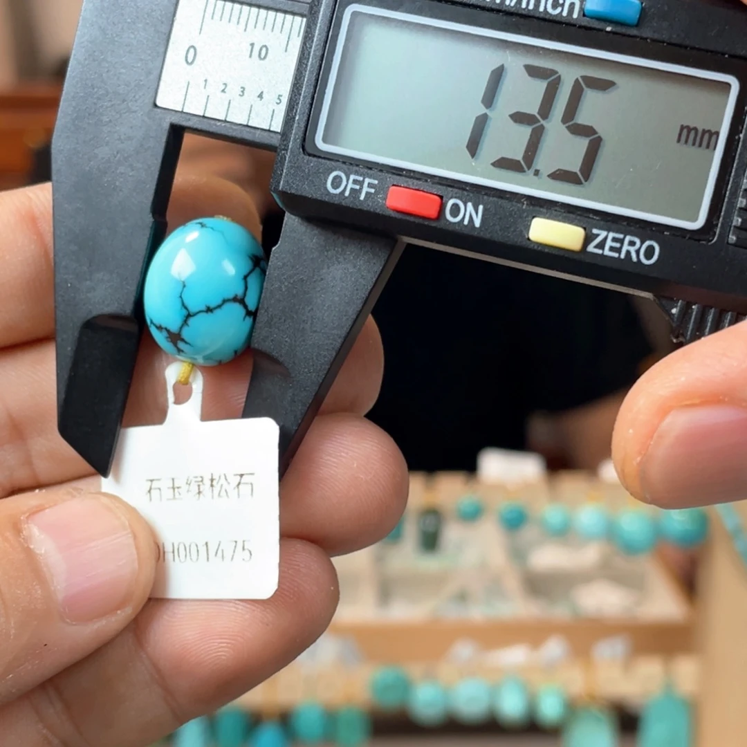 绿松石未镶嵌颈饰