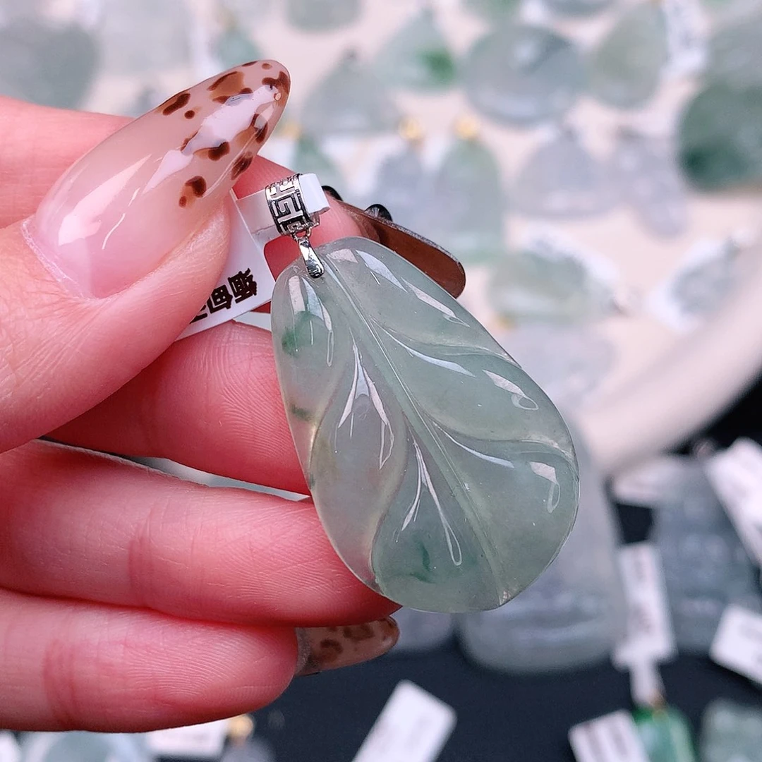 翡翠颈饰18K金镶嵌飘花叶38.6、32.8、21.7、5