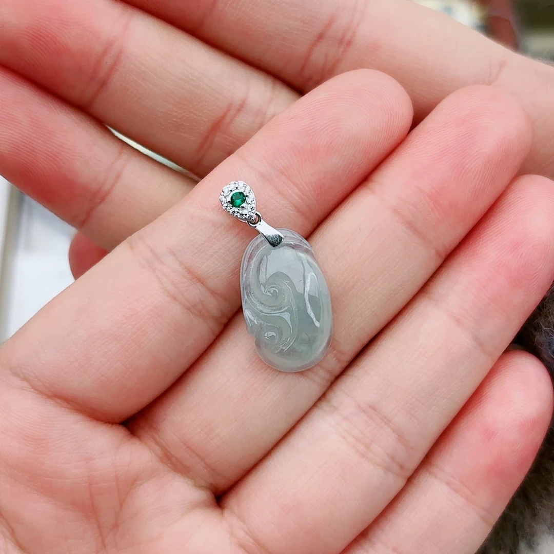 翡翠颈饰未镶嵌如意