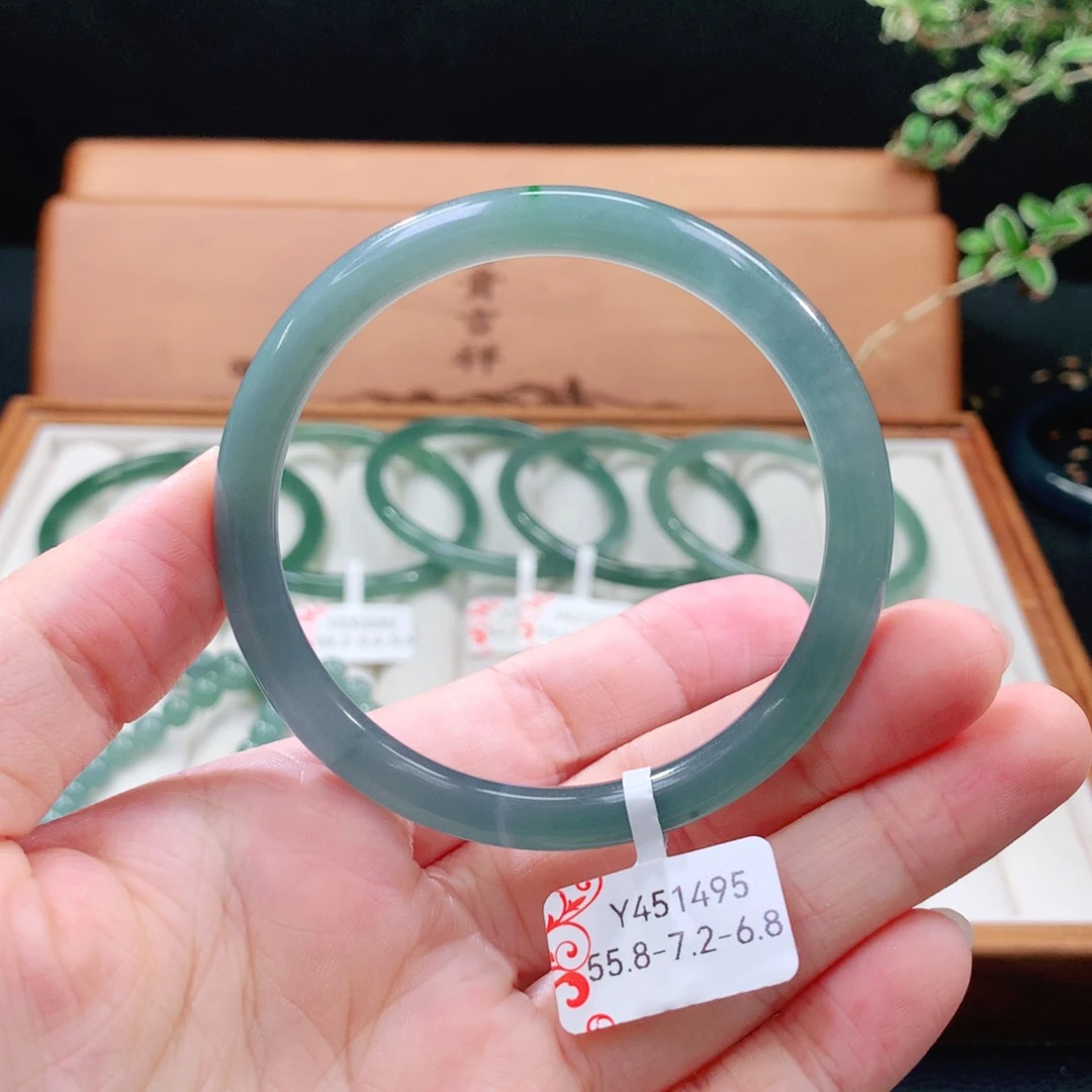 翡翠手镯（圆镯）未镶嵌