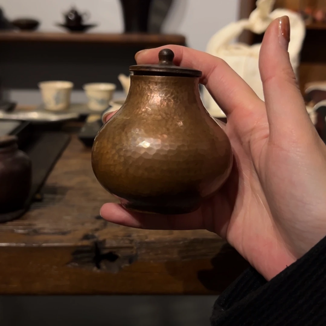 摆件陶瓷。      陶瓷。