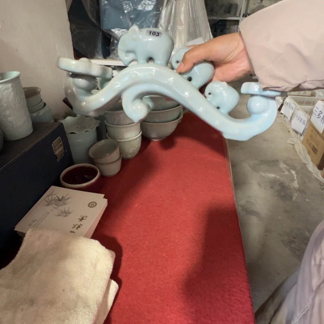 微瑕摆件。     37cm
