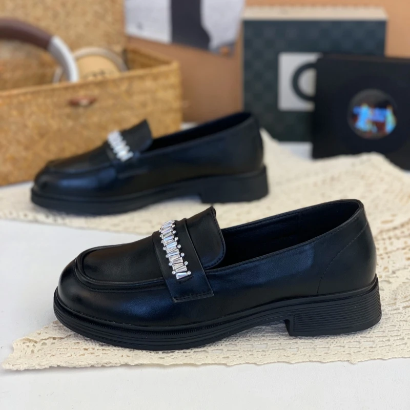 英伦复古一脚蹬小皮鞋女2025新款秋季粗跟水钻学院单鞋通勤乐福鞋