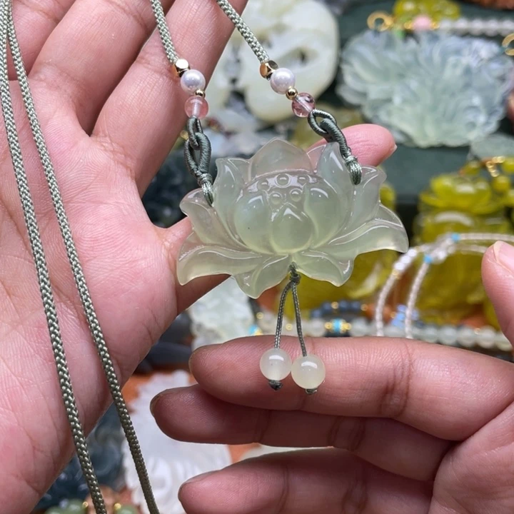 未镶嵌蛇纹石玉吊坠