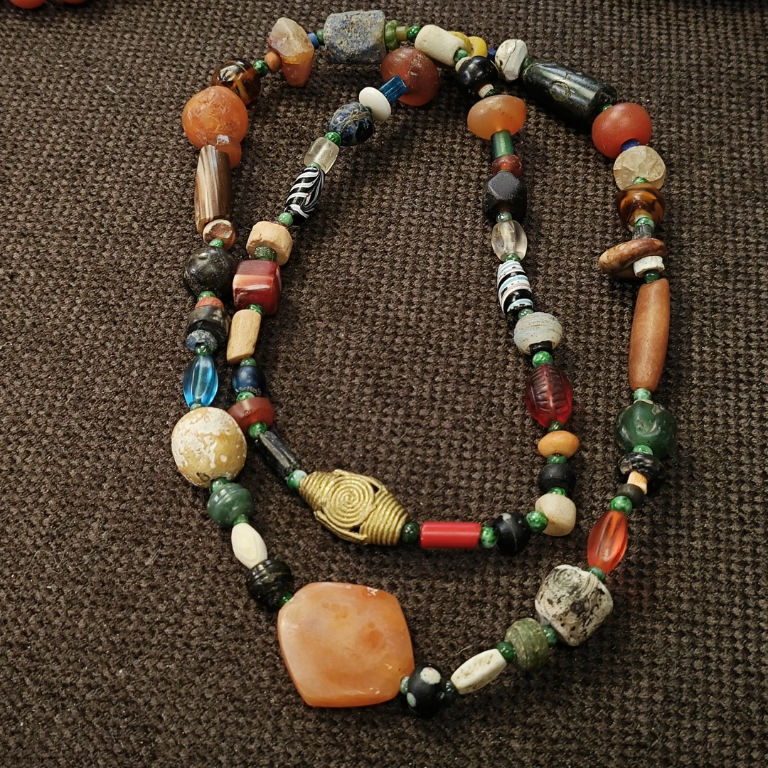 约18世纪贸易珠毛衣链珠饰