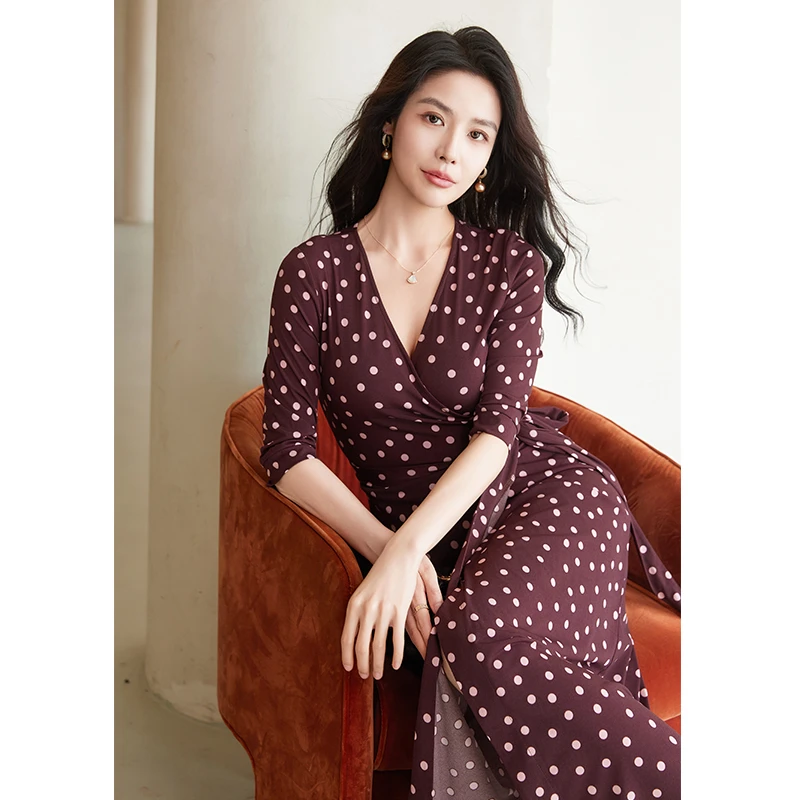 iu【金喜】绛影蔷韵夏季气质酒红色波点裹身连衣裙女收腰显瘦长裙