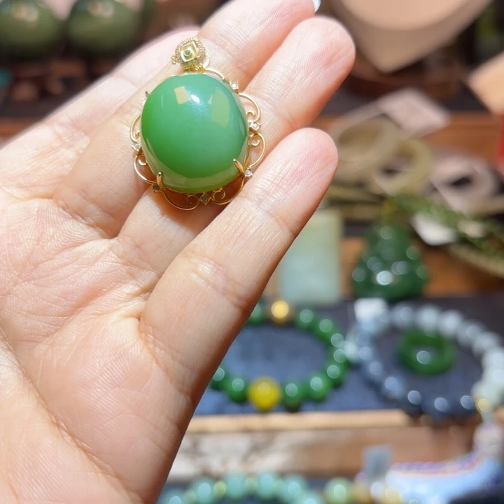 和田玉18K金镶嵌颈饰