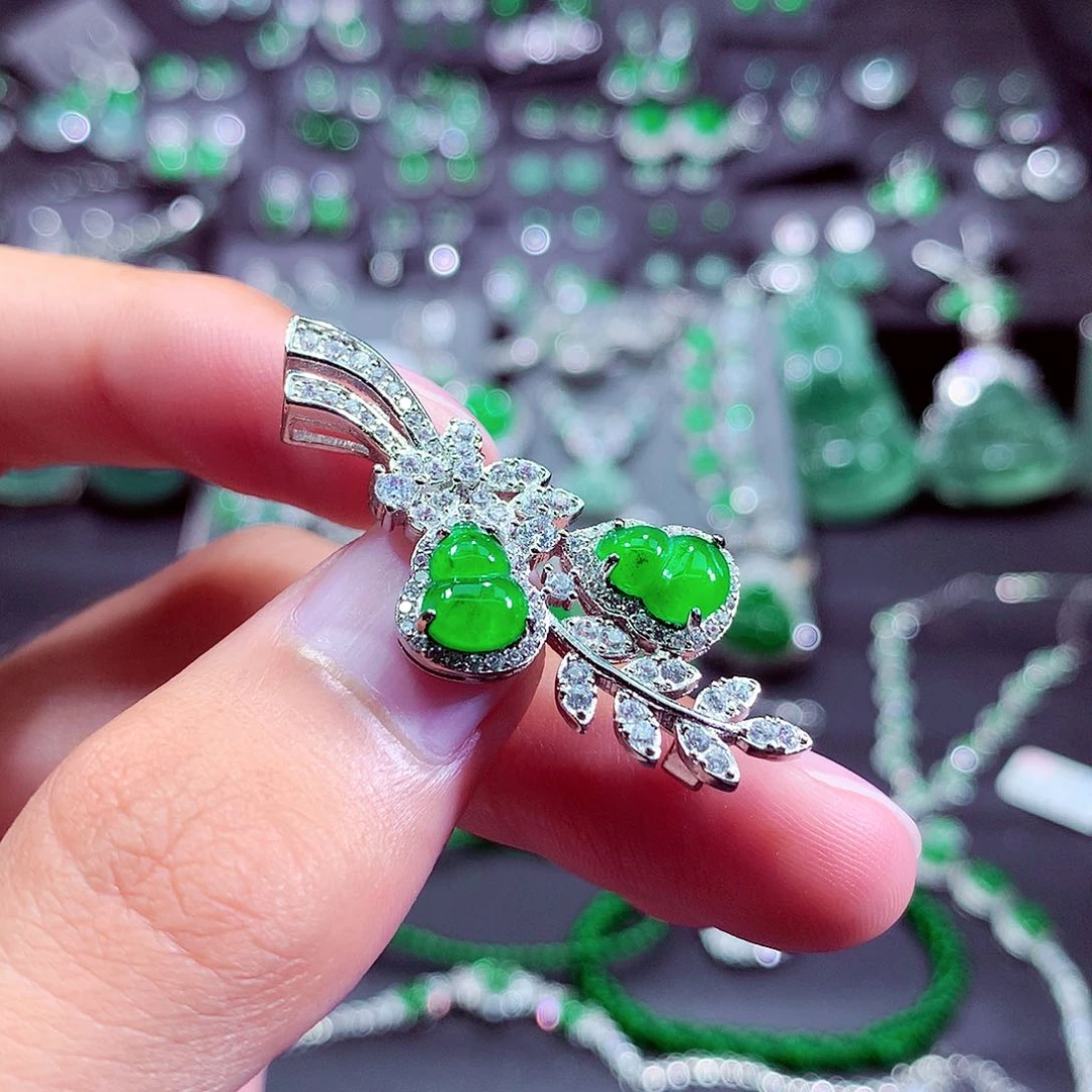 翡翠未镶嵌项圈挂件