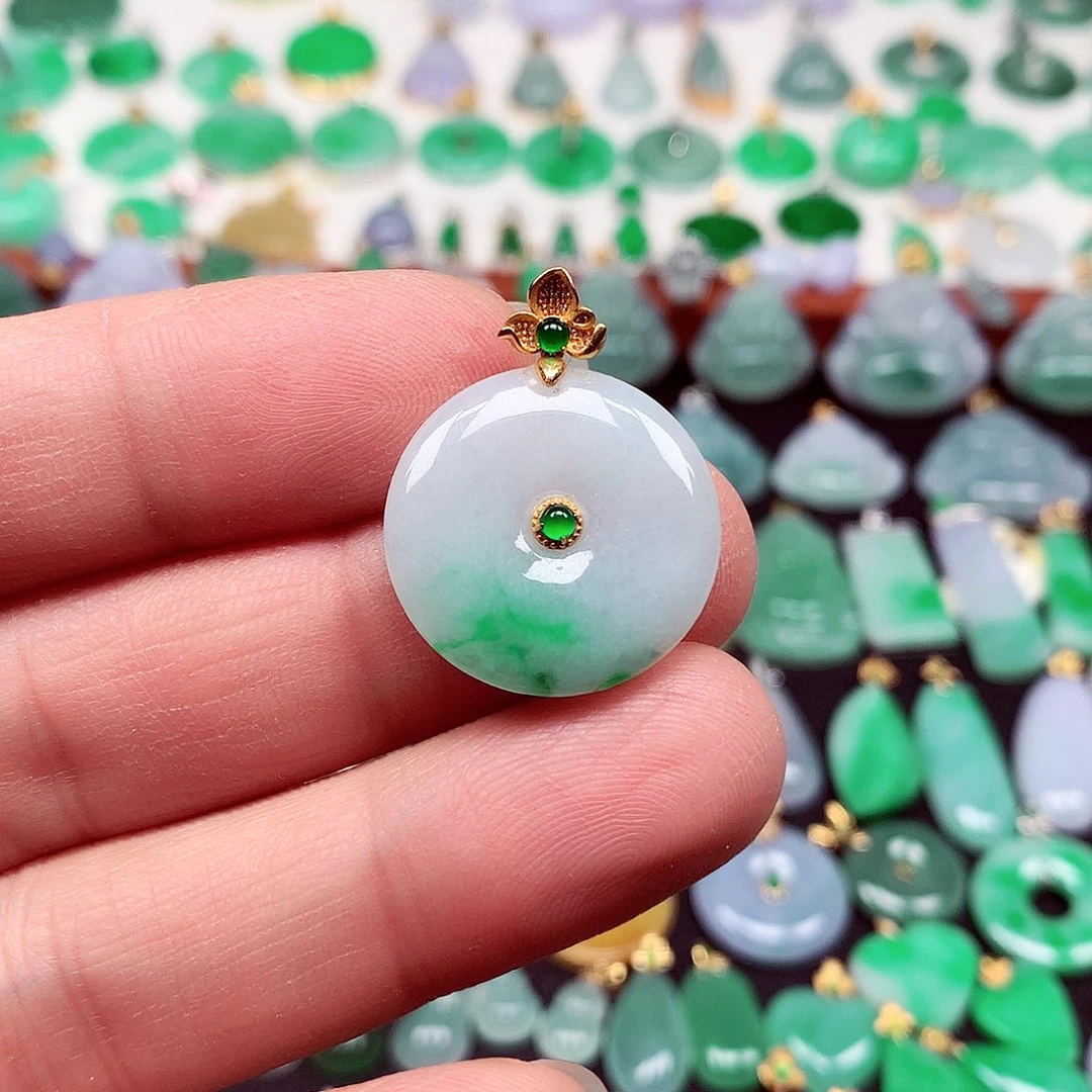 翡翠18K金镶嵌颈饰