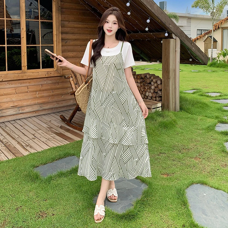 2025夏装新款胖mm大码女设计感假两件条纹拼接吊带气质短袖连衣裙