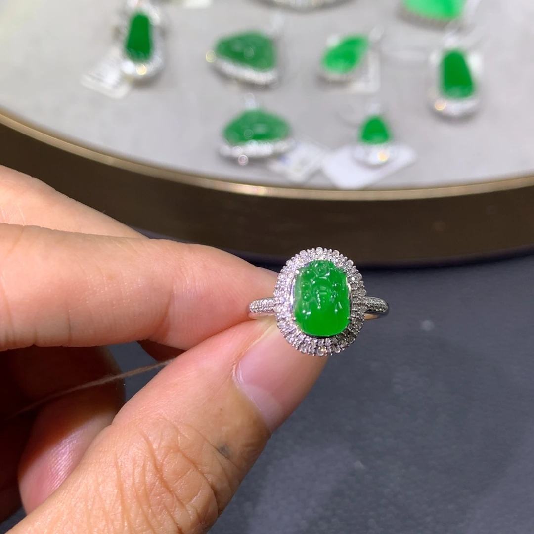 翡翠戒指18K金镶嵌翡翠