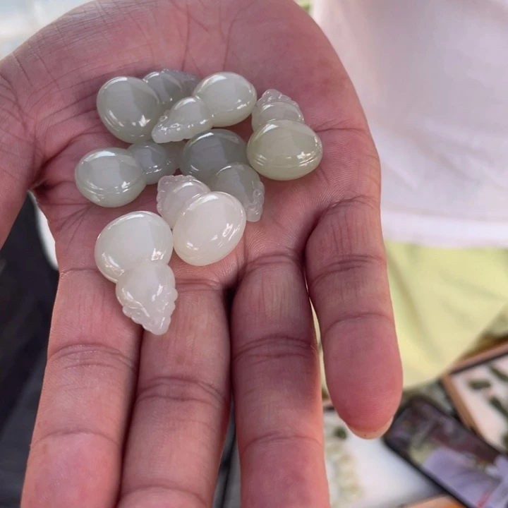 和田玉未镶嵌颈饰多样性发货，发其一