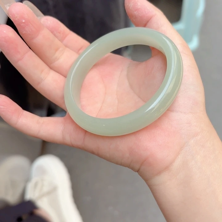 东陵石手镯未镶嵌