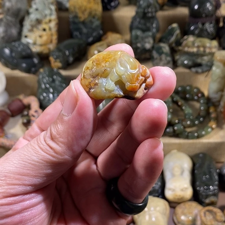 透闪石质玉未镶嵌挂件