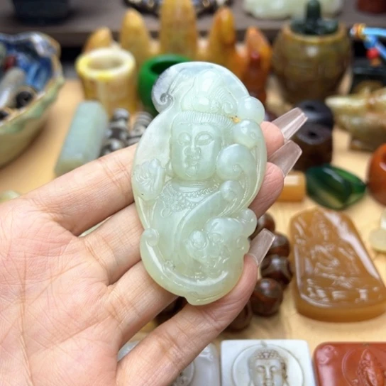 蛇纹石玉未镶嵌颈饰