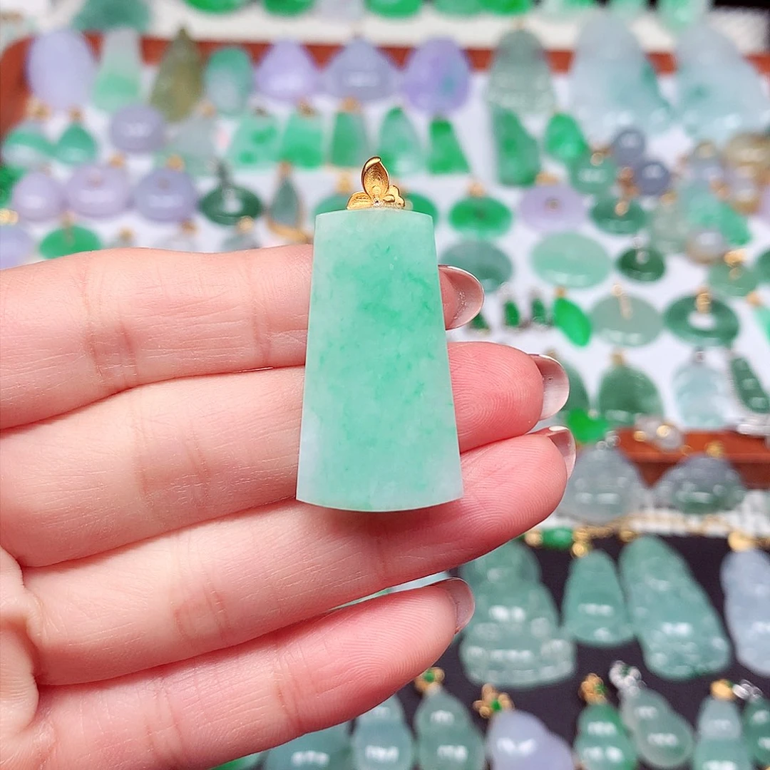 翡翠颈饰18K金镶嵌天然翡翠A货