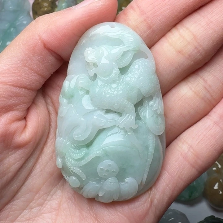 翡翠未镶嵌颈饰吊坠