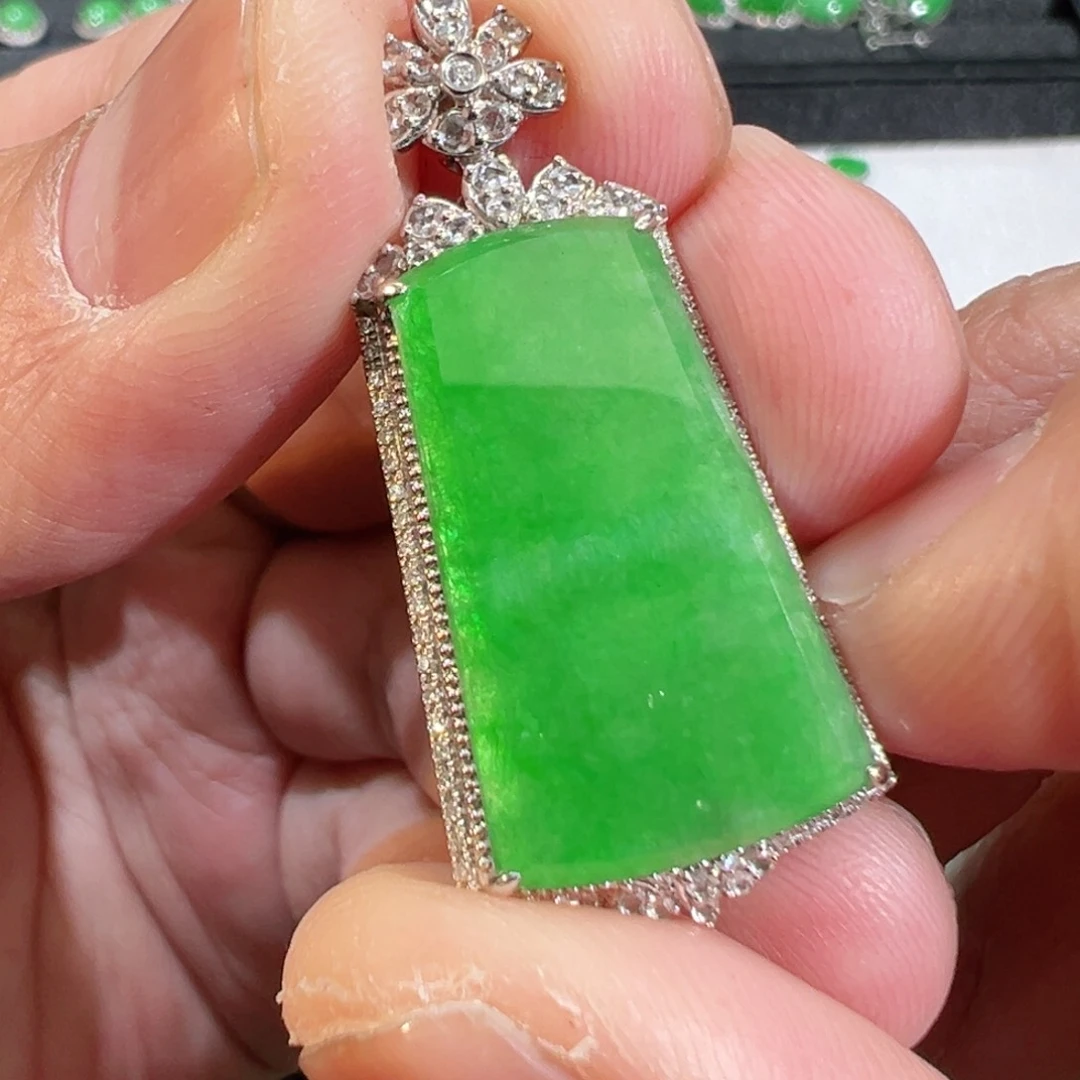 【闪购商品】翡翠吊坠(不含链)18K金镶嵌