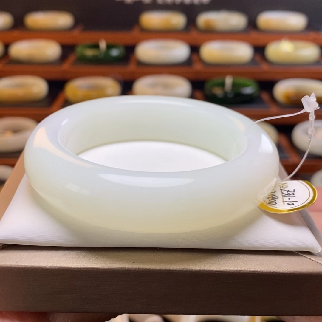 和田玉未镶嵌手镯56圈