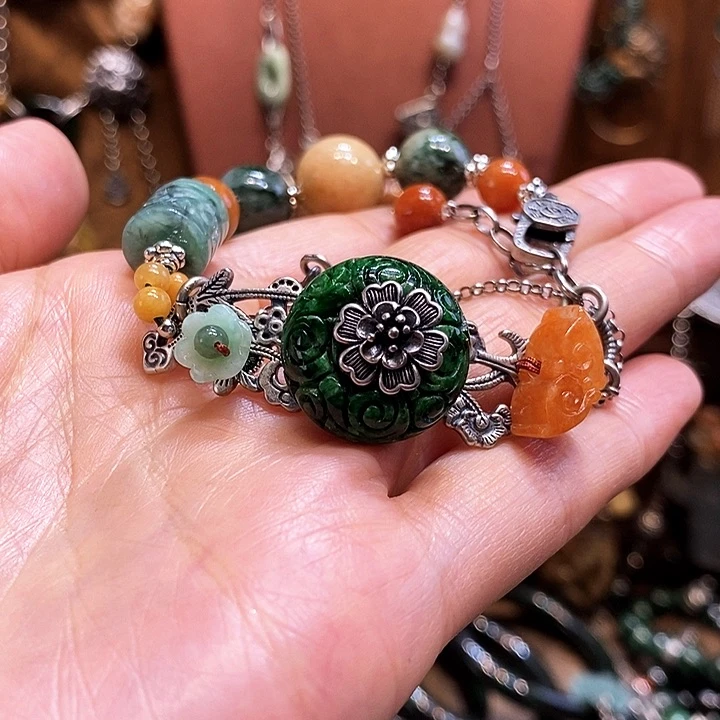 翡翠未镶嵌吊坠(赠链)