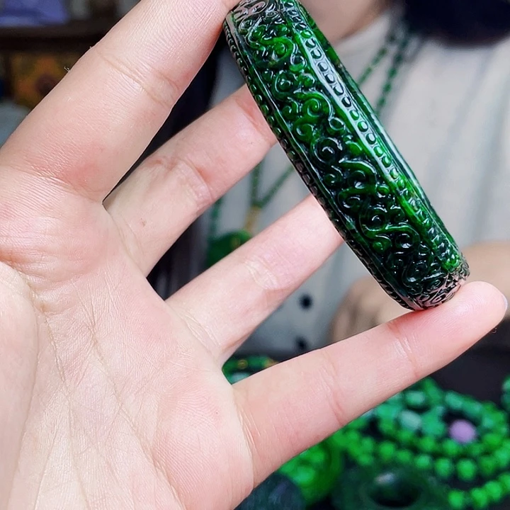 翡翠未镶嵌颈饰多样性57