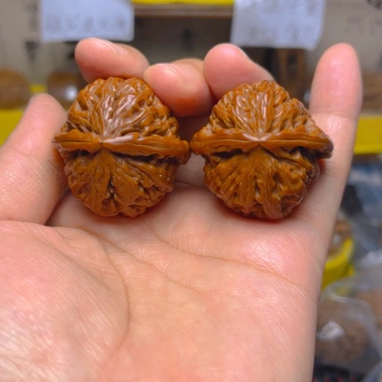 文玩核桃吊坠白狮