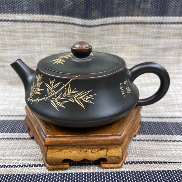 钦州（坭兴陶茶壶）原矿紫泥 容量200cc左右带一个杯子