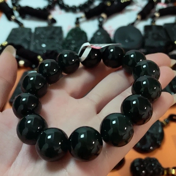 翡翠颈饰未镶嵌独**待