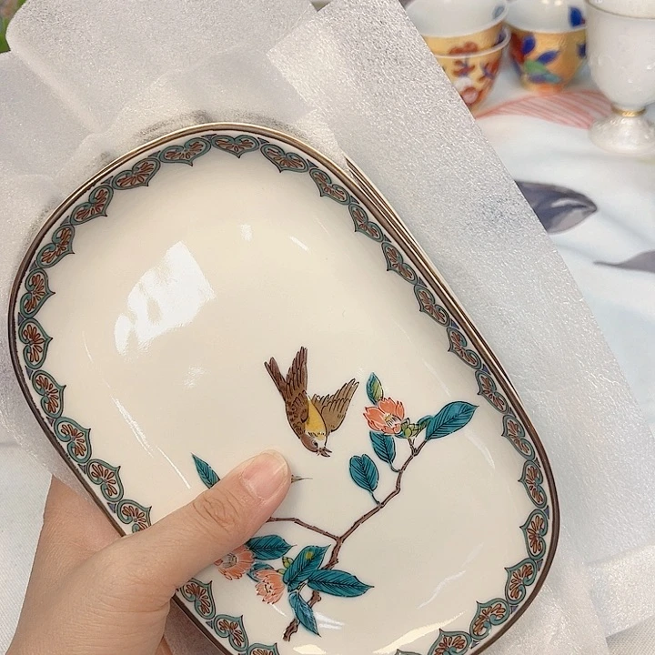 瓷片听**容The first thing